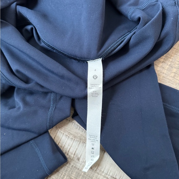 lululemon Align™ High-Rise Mini-Flare
Pant Regular 
Size 4
New without tag - Picture 6 of 6